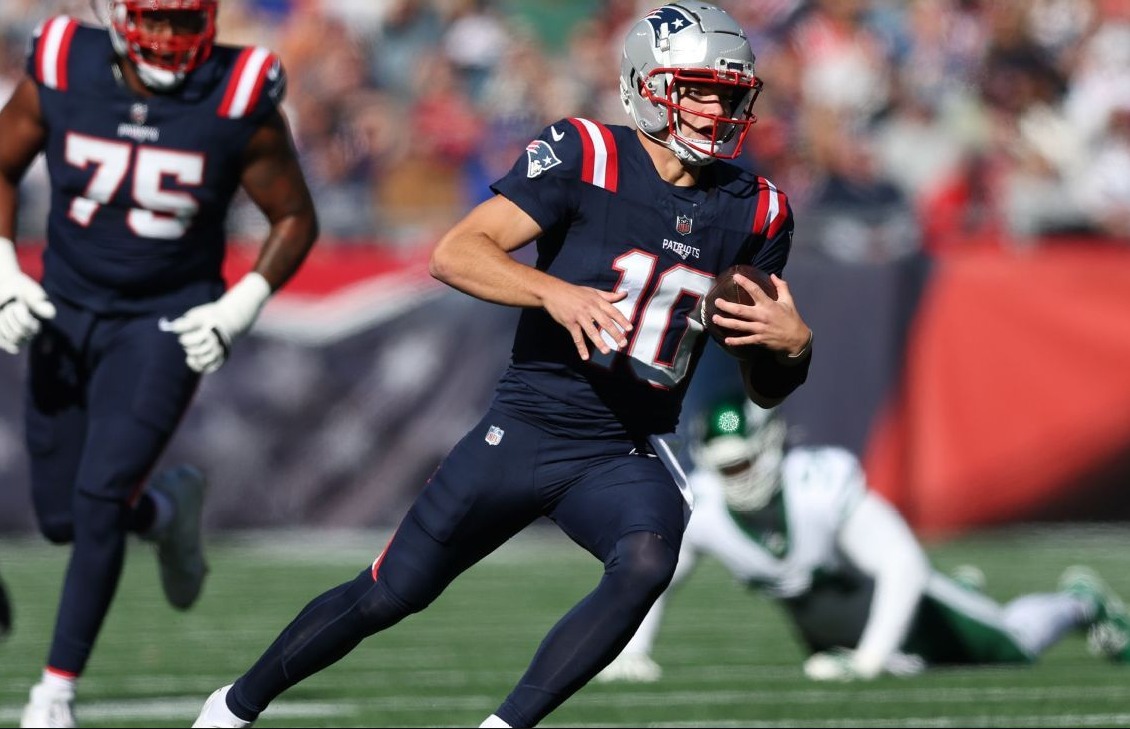 Patriots quarterback Drake Maye